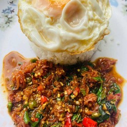 ข้าวกะเพราแหนม