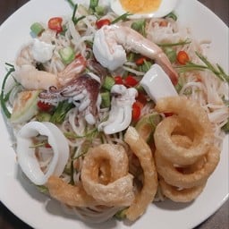 ยำขนมจีนพริกสด by แม่ก้อย