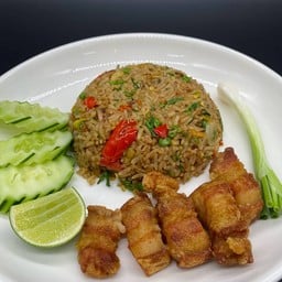 ข้าวผัดกะปิทรงเครื่อง