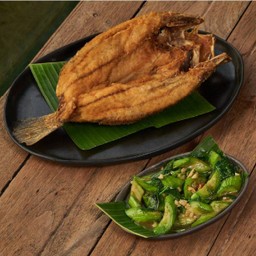 ปลากะพงผัดมะเขือ