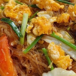 วุ้นเส้นผัดไข่ราดข้าว
