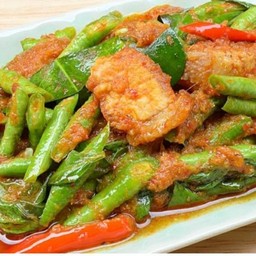 ผัดพริกแกงถั่วราดข้าว