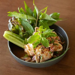 ลาบหมึกไข่