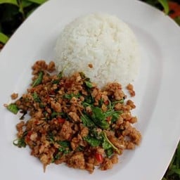 ข้าวกะเพราหมูสับ