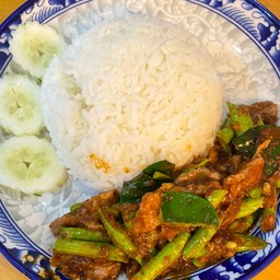 ข้าวผัดพริกแกงหมู