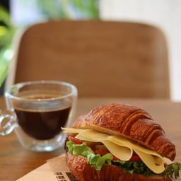 CHEESE CROISSANT