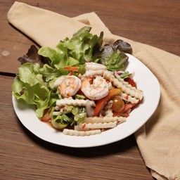 ยำยอดมะพร้าวกุ้งสด