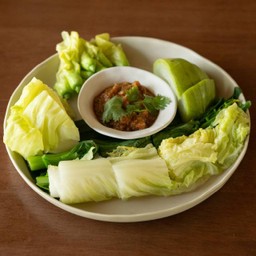 ผักลวกปลานึ่ง
