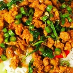 กระเพราราดข้าว