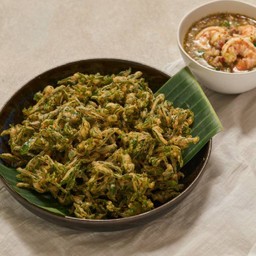 ยำผักหวานทอด