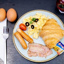 Scrambled Egg & Croissant