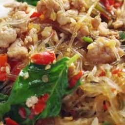 กระเพราวุ้นเส้นหมูสับราดข้าว