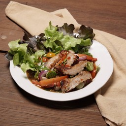 ยำปลาร้าคอหมูย่าง