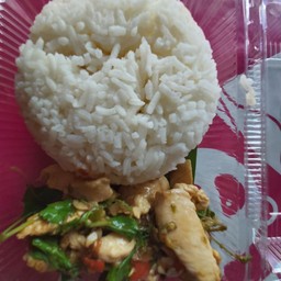 ข้าวราดผัดกะเพราไก่