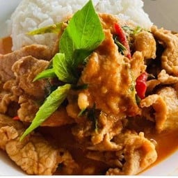 พะแนงหมูราดข้าว