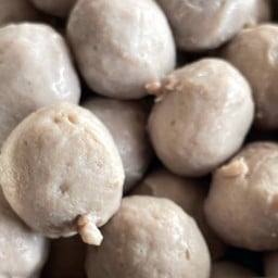 ลูกชิ้นเนื้อ 4 ลูก