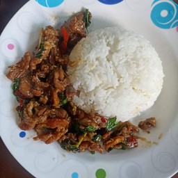 กระเพราหมูชิ้น