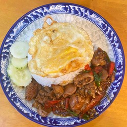 ข้าวผัดกะเพราเครื่องในไก่