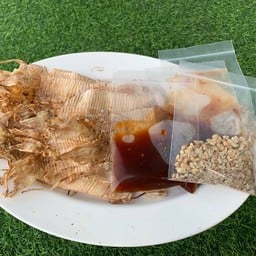 ปลาหมึกย่างบ้านน้องออสติน เจ้าเก่าเจ้าเดิม หน้าโลตัสเฉวง ติดร้านแพนกวิน