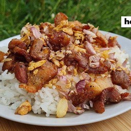 ข้าวหมูกรอบกระเทียม