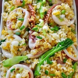 กระเพราถาดพริกแห้งลุงชัย