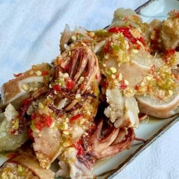 หมึกไข่ย่าง น้ำจิ้มมะนาวแท้! รสแซ่บบ By ครัวม่างหยึก