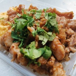 ข้าวกระเทียมพริกไทยหมู