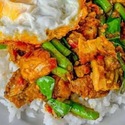 ผัดพริกแกง