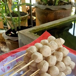 ลูกชิ้นหมู ไม้ล่ะ