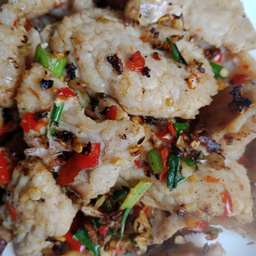 ข้าวราดผัดสมุนไพร