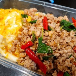 ข้าวไข่ข้นกระเพราหมูสับ