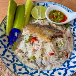 ข้าวยำปลาทูทรงเครื่อง