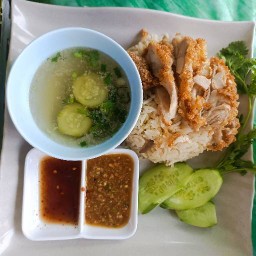 ข้าวมันไก่ทอด เวียงเก่า รสนิยมอร่อยเต็มคำ