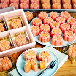 เปี๊ยะซากุระไส้คัสตาร์ดไข่เค็ม