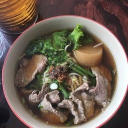 ก๋วยเตี๋ยวเนื้อโคขุนโพนยางคำ (อ่าวอุดม)