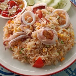 ข้าวผัดปลาหมึก