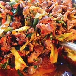 กระเพราเครื่องในไก่