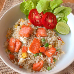 ข้าวผัดเเซลมอนพรีเมียม