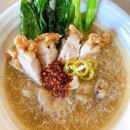 ราดหน้าหมูกรอบหมี่กรอบ