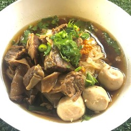 ก๋วยเตี๋ยวหมูตุ๋น