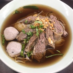 ก๋วยเตี๋ยวเนื้อตุ๋น