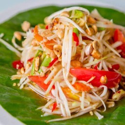 ส้มตำเงินล้าน ก๋วยเตี๋ยวไก่สูตรโบราณ