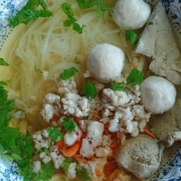 ก้อเยาว์ก๋วยเตี๋ยวกะส้มตำ
