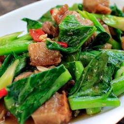 คะน้าหมูกรอบ