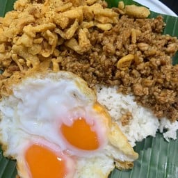 ข้าวหมูสับคั่วไข่ดาว