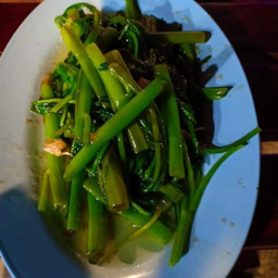 ผัดผักบุ้งไฟแดง