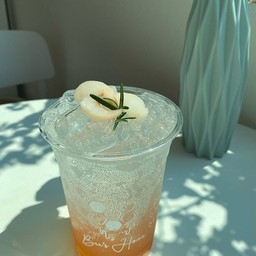 ลิ้นจี่น้ำผึ้งโซดา