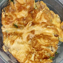 ไข่เจียวกุ้งสับราดข้าว