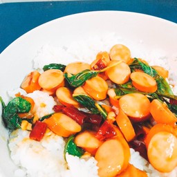 ข้าวกระเพราไส้กรอกรมควัน