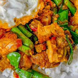 พริกแกงหมูกรอบ